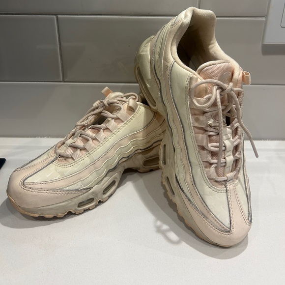 NIKE WOMEN SHOES - Picture 2 of 2